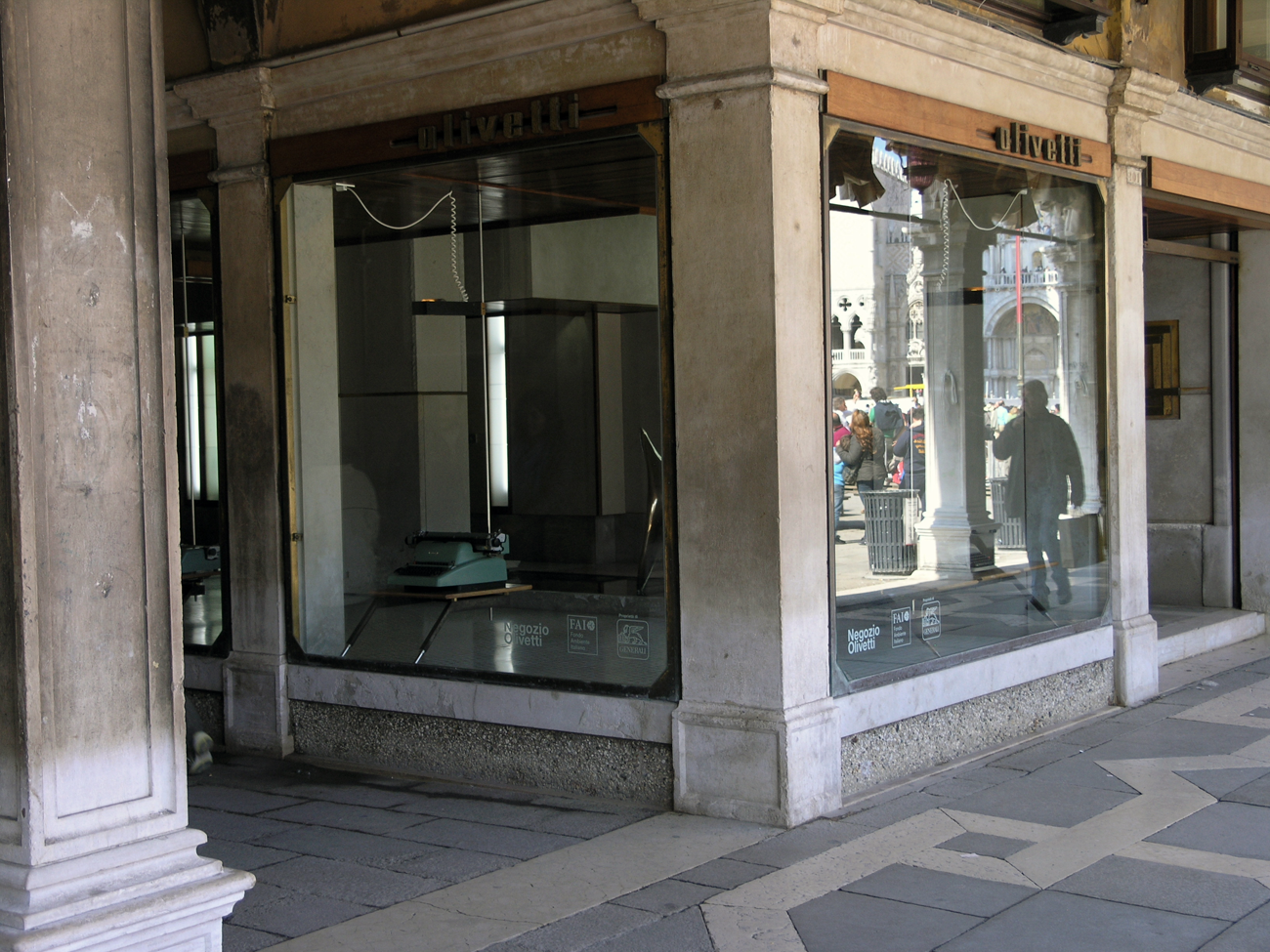 The Olivetti Shop In Venice Carlo Scarpa Designapplause