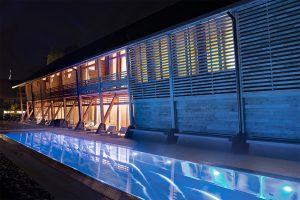 a spa in the style of a contemporary barn: spa des saules. jouin manku.