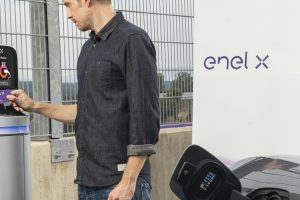 enel x with koz susani design offers up an e-mobility revolution with juicepole public chargers for electric vehicles.